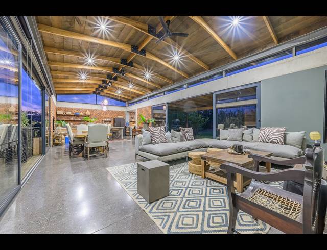 4 BEDROOM HOUSE FOR SALE IN SHEFFIELD BEACH